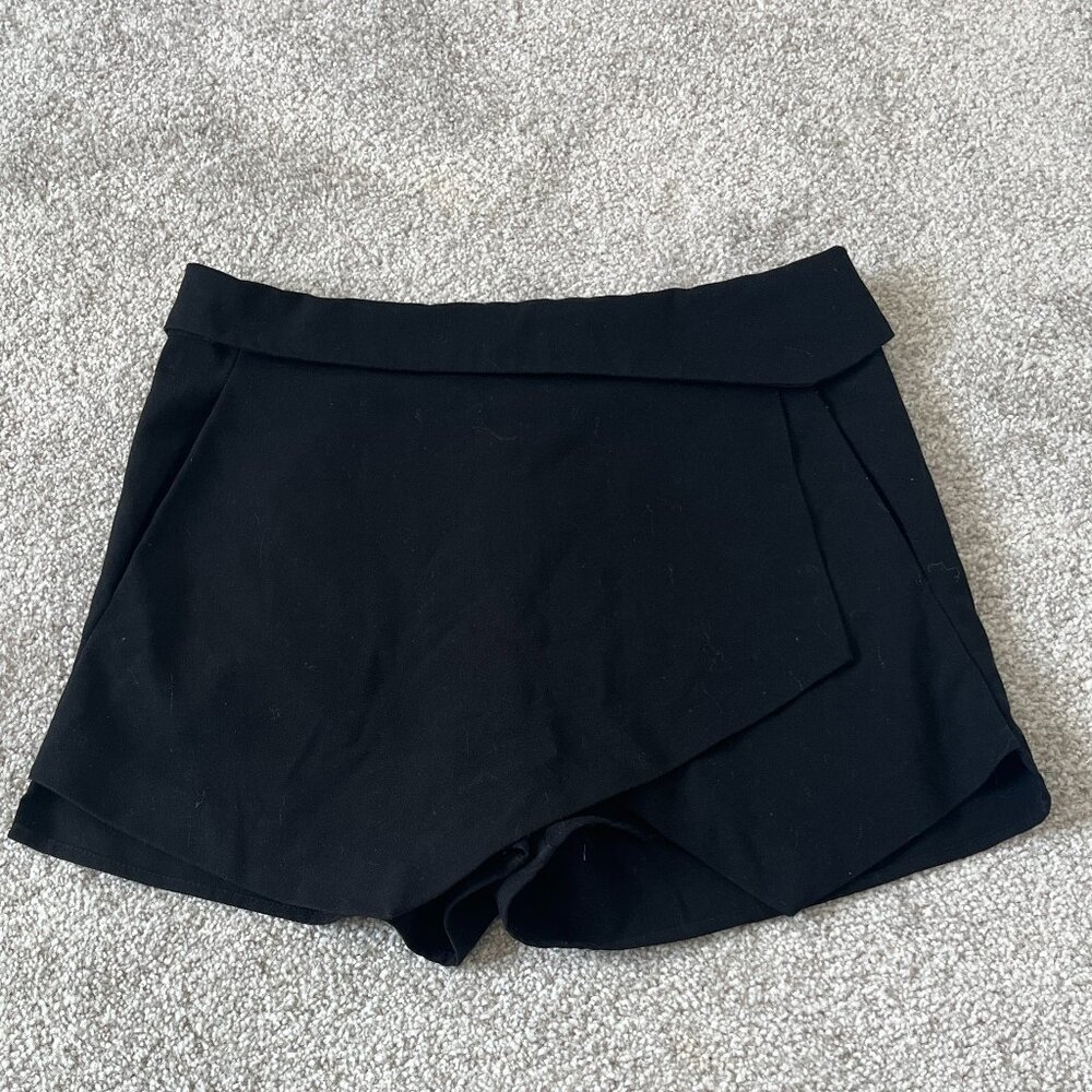 Stylish Black Skort